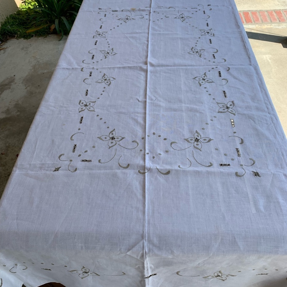 Table Cloths - Picture 6 of 9